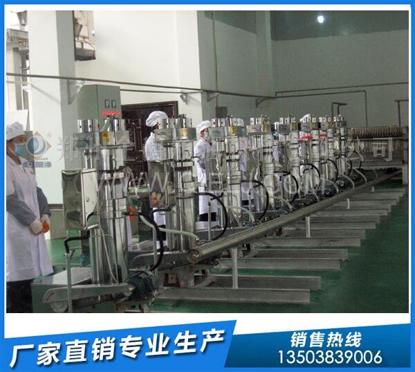 企鵝榨油機(jī):山東用戶核桃油壓榨精煉設(shè)備發(fā)貨(圖2) 液壓榨油機(jī)